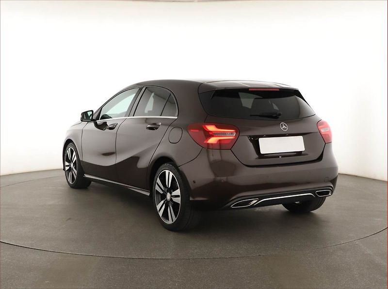 Mercedes-Benz Třídy A (2017) A 180 d, Automat, Serv.kniha - fotka 4 z 18