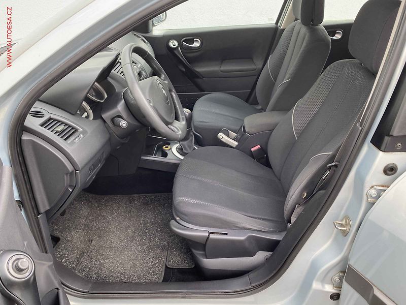 Renault Mégane (2003) 1.6i 16v, Klima - fotka 9 z 15