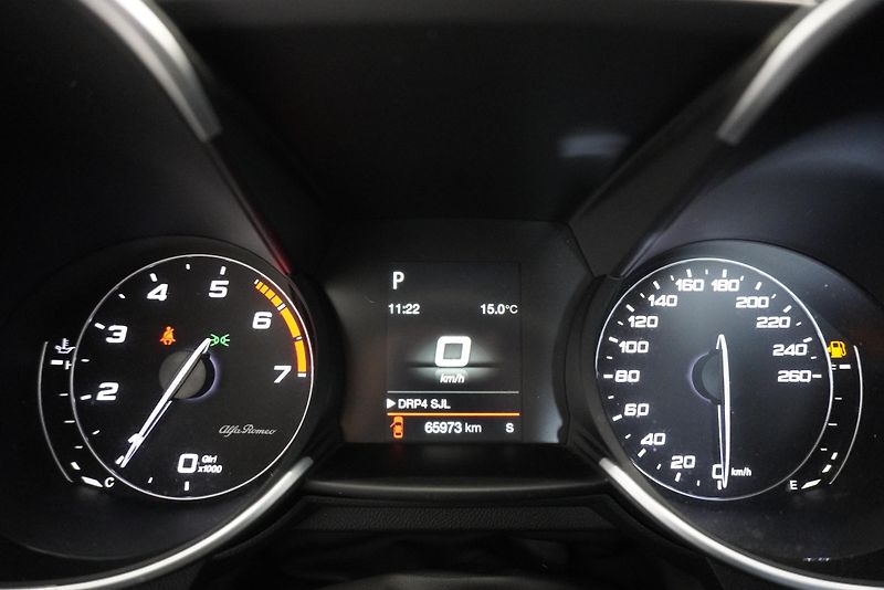 Alfa Romeo Giulia 2.0 TURBO 147kW, 66 000KM !!! - fotka 17 z 26