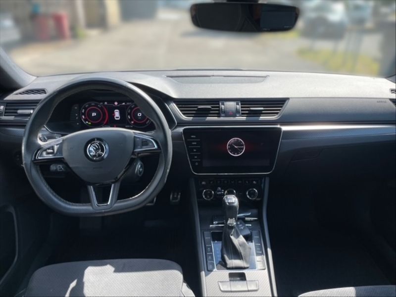 Škoda Superb 2,0 TDI Sportline 4x4 DSG - fotka 9 z 11