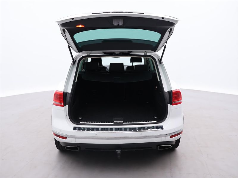 Volkswagen Touareg 3,0 TDI V6 193kW DSG 4M CZ - fotka 8 z 26