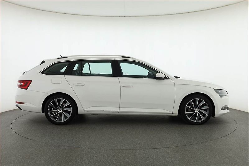 Škoda Superb (2016) Laurin&Klement 2.0 TDI 4x4 - fotka 6 z 17