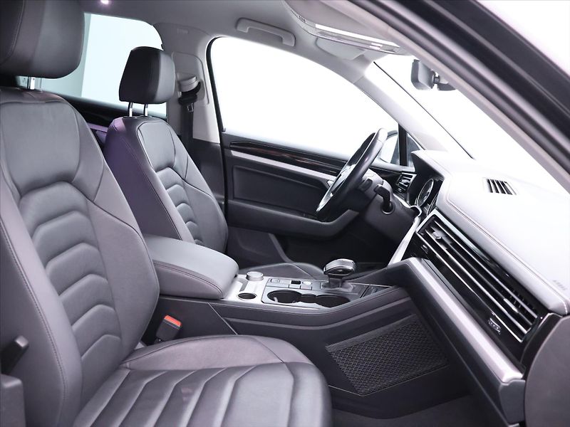 Volkswagen Touareg 3,0 TDI 170kW DSG 4M LED CZ - fotka 12 z 31