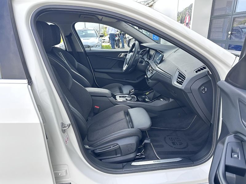 BMW Řada 1 118i Model Sport Line - fotka 9 z 23