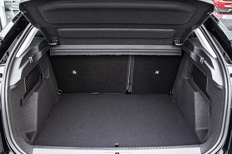Citroën C4 (2026) 1,2 PLUS Hybrid 145k Automat - fotka 7 z 16