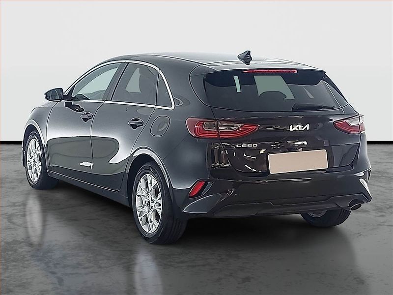 Kia Ceed (2022) 1.0 T-GDI, Serv.kniha - fotka 4 z 18