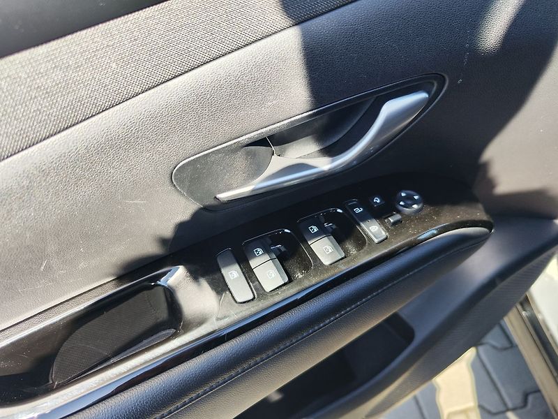 Hyundai Tucson 1.6 CRDI/100kW Smart Navi DCT - fotka 30 z 34
