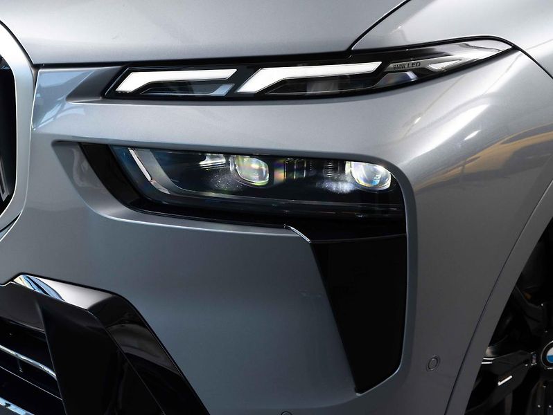 BMW X7 xDrive40d - fotka 8 z 24