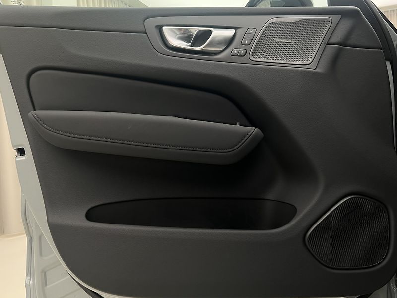 Volvo XC60 (2026) B5 AWD BLACK EDITION PLUS AUT - fotka 22 z 47