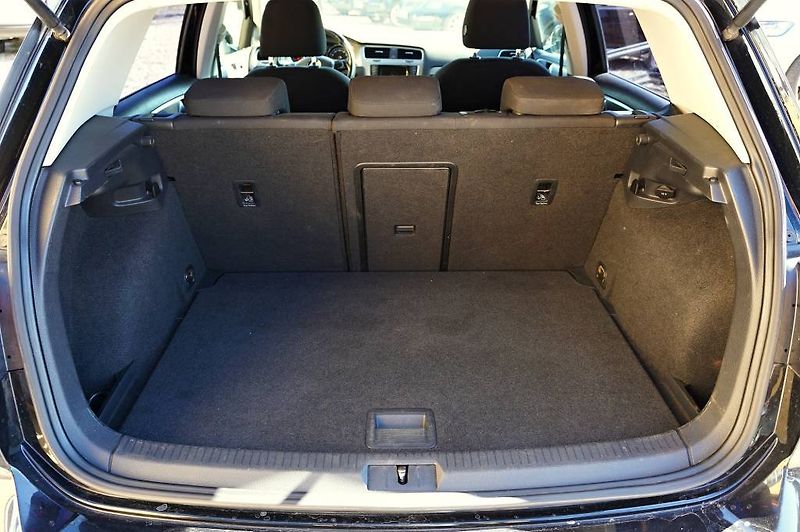 Volkswagen Golf (2014) MATCH 1,4 TSI 90 kW - fotka 12 z 35