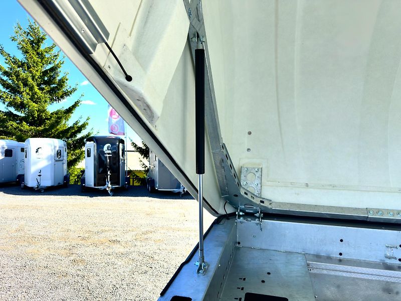 Brian James (2026) Race Shuttle, 470x190x160 cm   - fotka 21 z 30