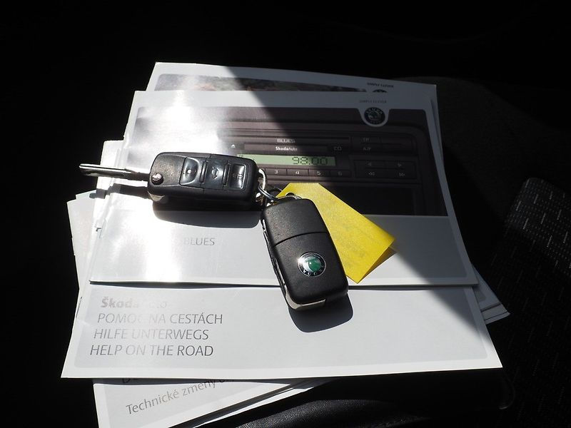 Škoda Octavia (2010) 1.9 TDI, 77 kW, Ambiente - fotka 31 z 34