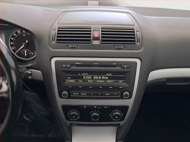 Škoda Octavia (2011) 1.4 TSI, Tempomat - fotka 12 z 14