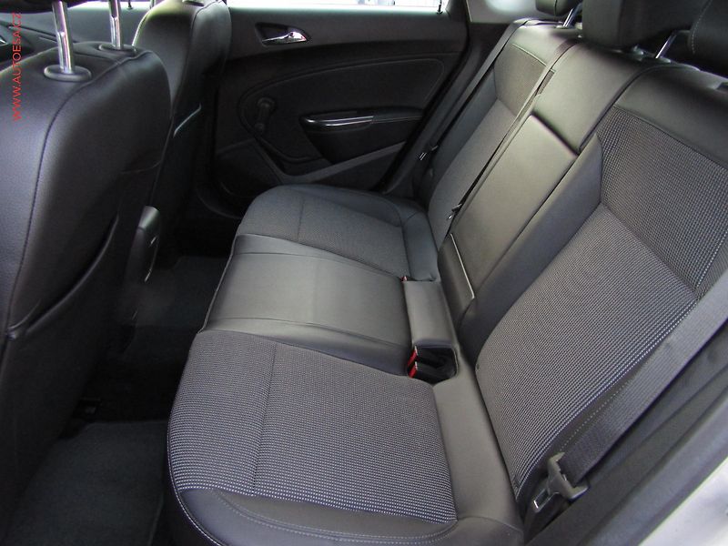 Opel Astra (2010) 1.4i, 2.maj,ČR, AC, navi - fotka 10 z 17