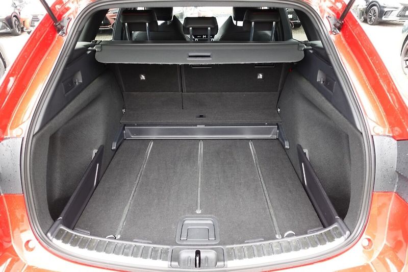 Toyota Corolla 1.8HSD e-CVT GR Touring Sport - fotka 14 z 31