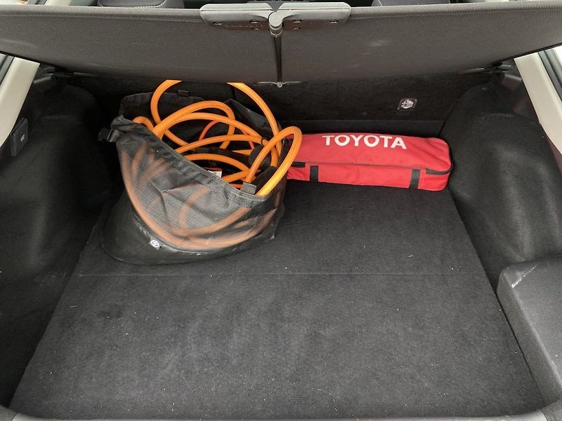Toyota Prius 2.0Plug-in, ČR-1m, Prestige - fotka 31 z 34