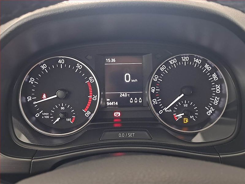 Škoda Fabia (2016) 1.2 TSI, Navi, Bi-Xenony - fotka 11 z 15