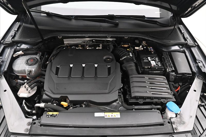 Volkswagen Passat 2,0 TDI 110 kW DSG Business Zá - fotka 9 z 32