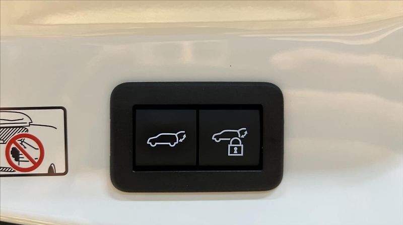 Toyota C-HR 2,0 PHEV GR SPORT VIP - fotka 14 z 20