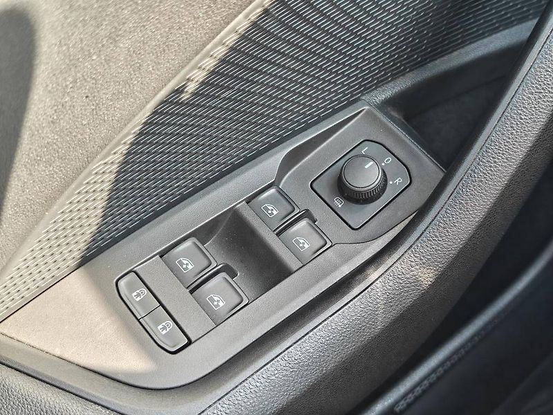 Škoda Octavia Ambition 6MP 2,0TDI - fotka 18 z 21