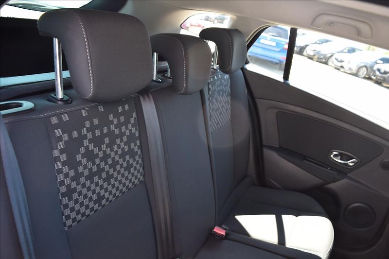 Renault Mégane 1,5 DCI 81KW PO SERVISE TAŽNÉ - fotka 20 z 47