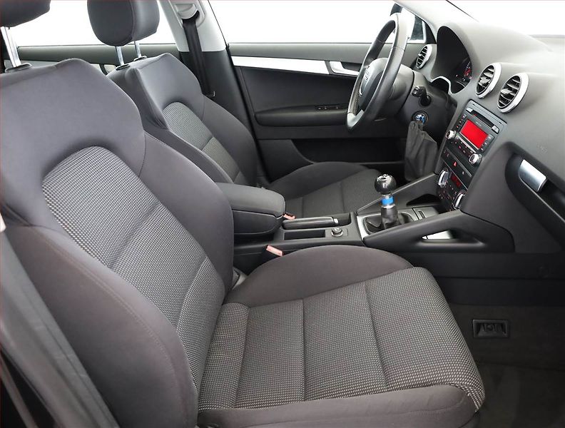 Audi A3 (2009) Sport 1.4 TFSI, Serv.kniha - fotka 7 z 17