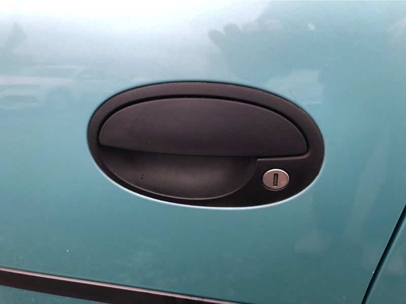 Opel Corsa 1.2  16V - fotka 25 z 27