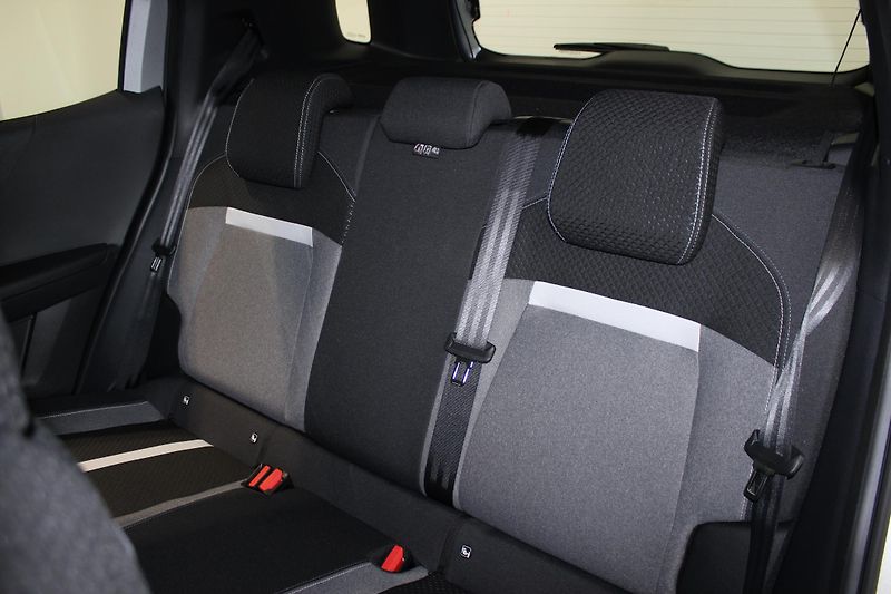 Opel Frontera (2025) Edition Hybrid 1.2 TURBO 107kW - fotka 15 z 16