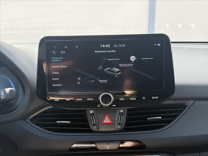 Hyundai i30 1,5 T-GDI 103kW DCT Family - fotka 15 z 23