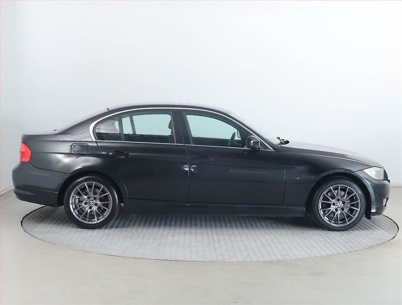 BMW Řada 3 (2010) 320 d, nová STK, CZ doklady - fotka 6 z 19