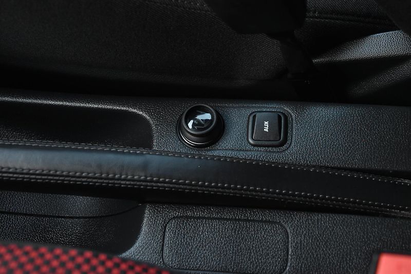 Škoda Fabia 1.2 TSi MONTE CARLO,KLIMA,TEMP - fotka 23 z 43