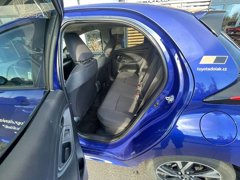 Toyota Yaris 1.5 Hybrid 116k automat Style - fotka 23 z 28