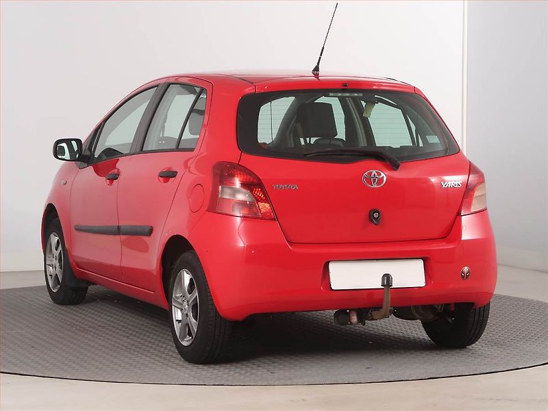 Toyota Yaris (2007) 1.0 VVT-i, po STK, Tažné - fotka 4 z 13