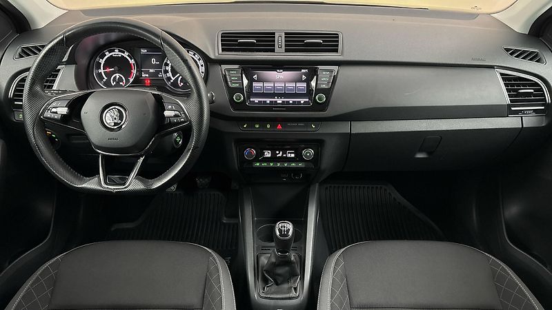 Škoda Fabia 1.0 TSI Black Combi - fotka 8 z 23
