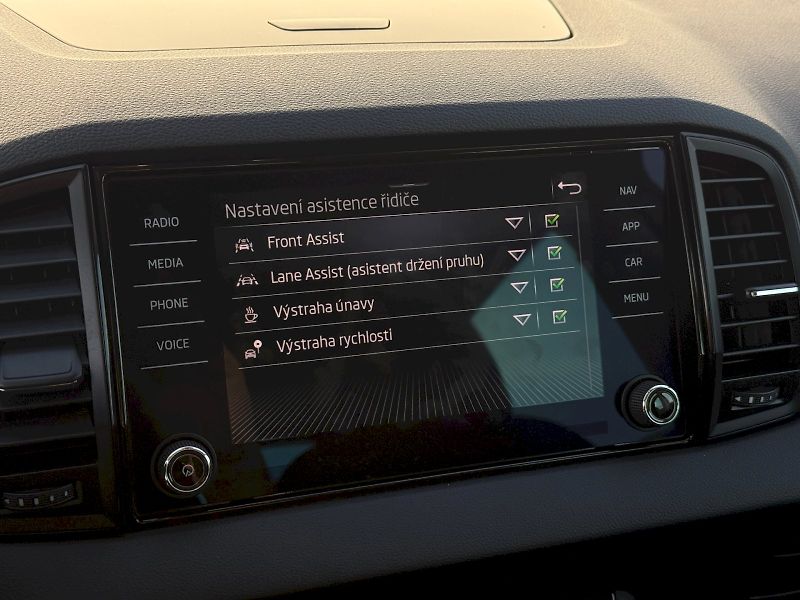 Škoda Karoq (2024) 1.5 TSI 110 kW DSG Selection - fotka 18 z 24