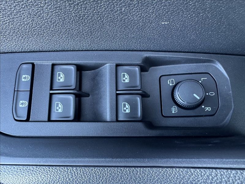 Škoda Karoq 1,5 TSI DSG SPORTLINE DPH ČR - fotka 22 z 50