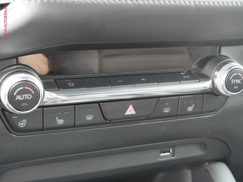 Mazda 3 (2020) 2.0i, 1.maj,ČR, AT, navi - fotka 19 z 21