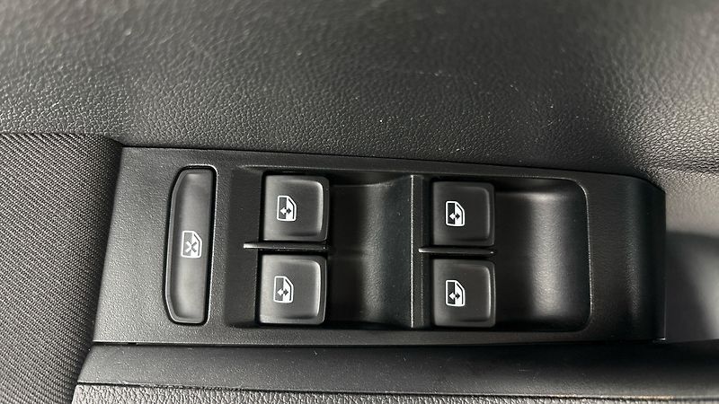 Škoda Fabia 1.0 TSI Ambition Combi - fotka 22 z 24
