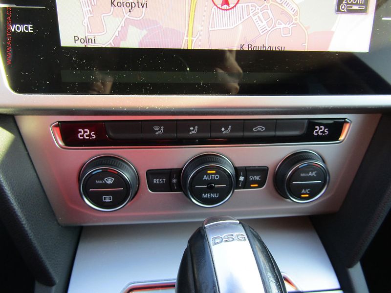 Volkswagen Passat (2018) 1.6 TDi, DSG, AC - fotka 13 z 18