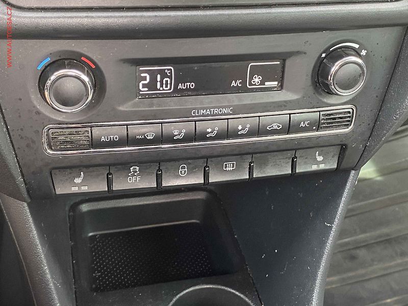 Škoda Rapid (2013) 1.6 TDi, Ambition, TZ, +kola - fotka 14 z 17