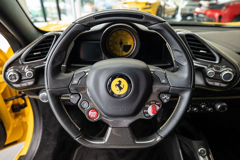 Ferrari 488 LIFT/Carbon/GialloModena - fotka 6 z 16