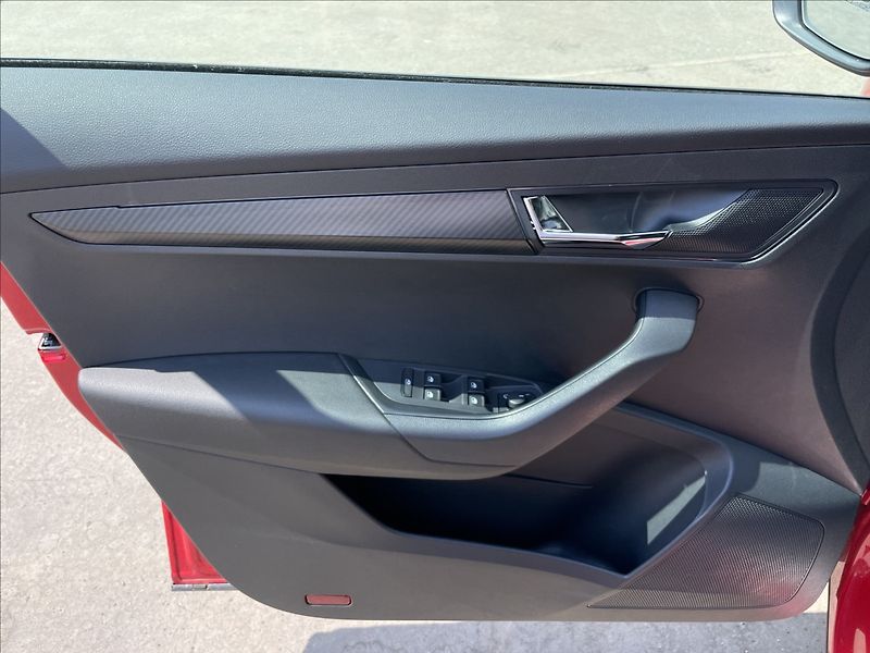 Škoda Karoq 1,5 TSI Sportline Plus DSG - fotka 14 z 24