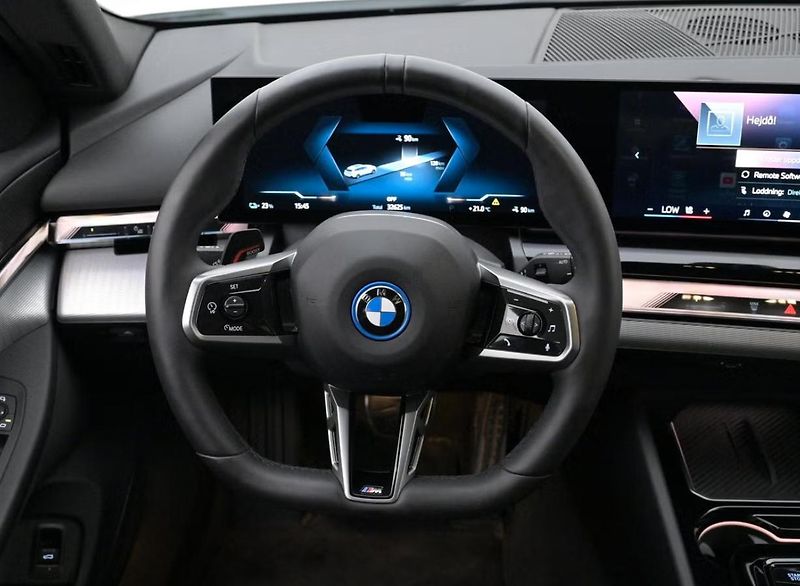 BMW i5 xDrive40 Touring M SoH 98% Kam - fotka 6 z 26