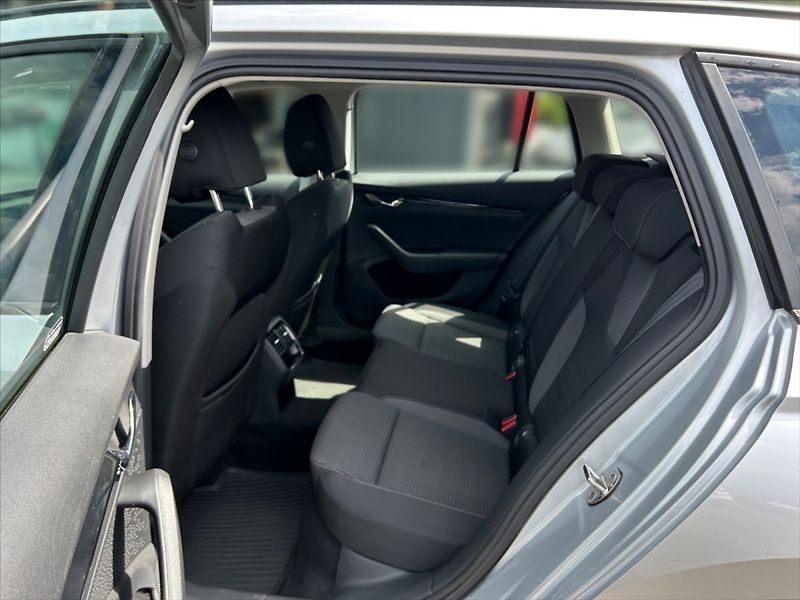 Škoda Octavia 2,0 TDI Ambition 4x4 DSG - fotka 8 z 11