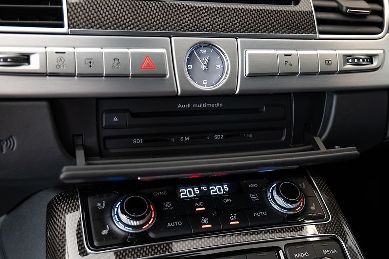 Audi S8 - fotka 17 z 28