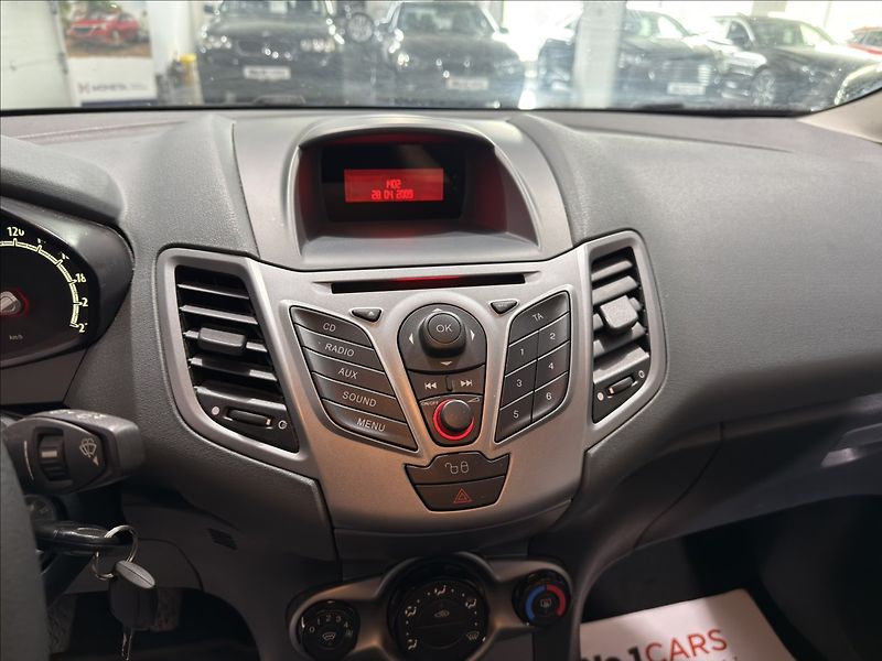 Ford Fiesta 1,2   i 83.000KM SERVIS ALU ST - fotka 10 z 19