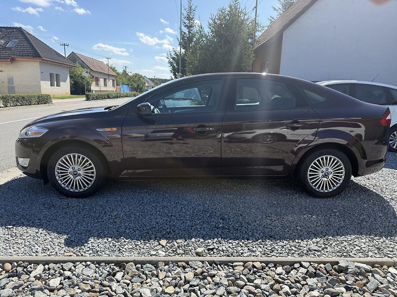 Ford Mondeo 2.0i ALU XENON 1 MAJITEL. - fotka 2 z 12