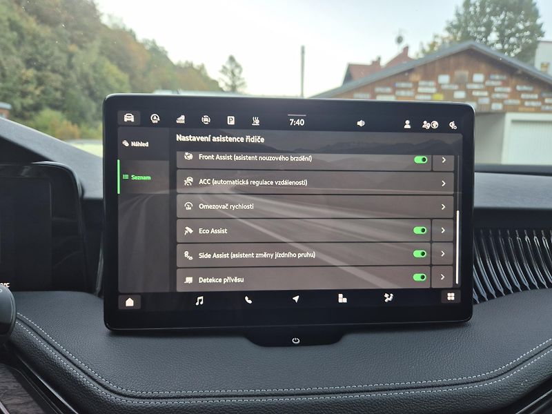 Škoda Superb ZAMLUVENO ! 110kw DSG L&K 18A - fotka 25 z 52