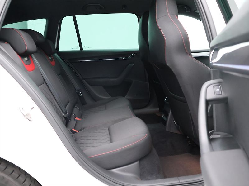 Škoda Octavia RS 2,0 TDI 135kW Aut.klima Nav - fotka 14 z 31