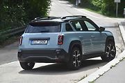 Auto má jisté jízdní vlastnosti.